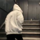 柱子一頭白毛