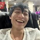 腳踩狂魔哥